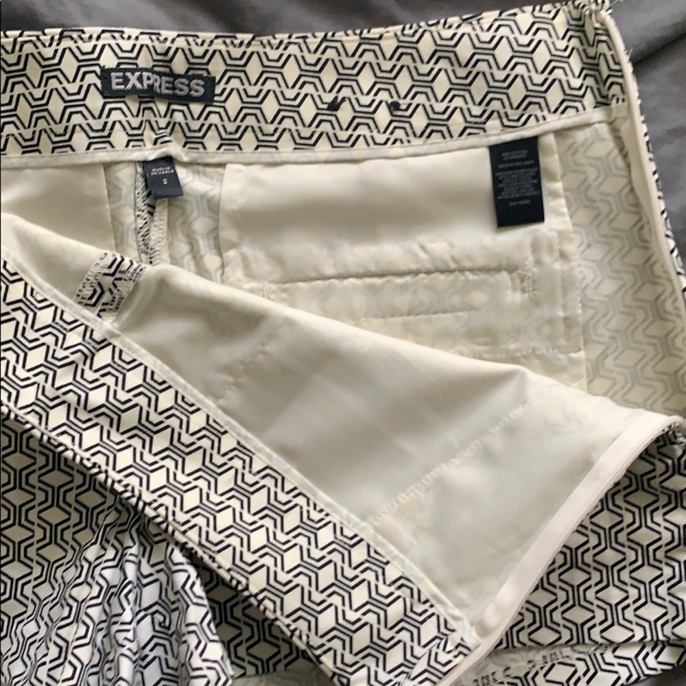 Express Patterned Shorts With Pockets - image 4